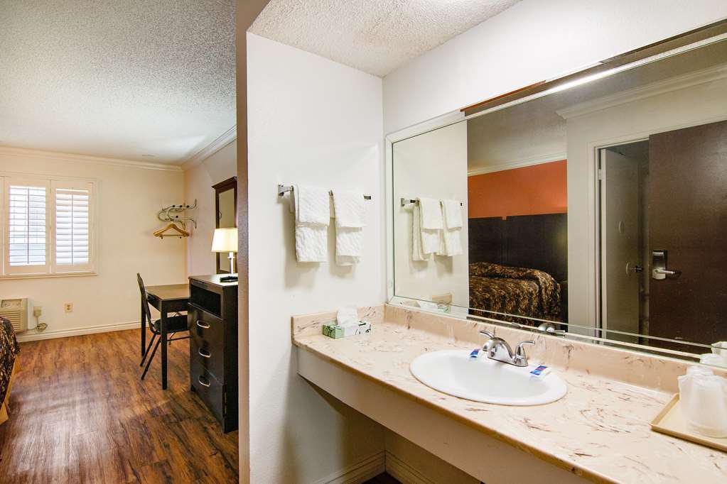 Motel 6 Van Nuys Burbank Room photo