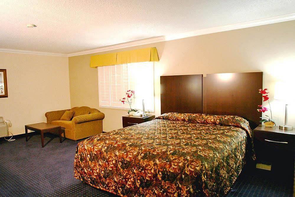 Motel 6 Van Nuys Burbank Exterior photo