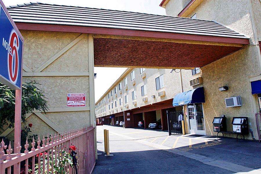 Motel 6 Van Nuys Burbank Exterior photo
